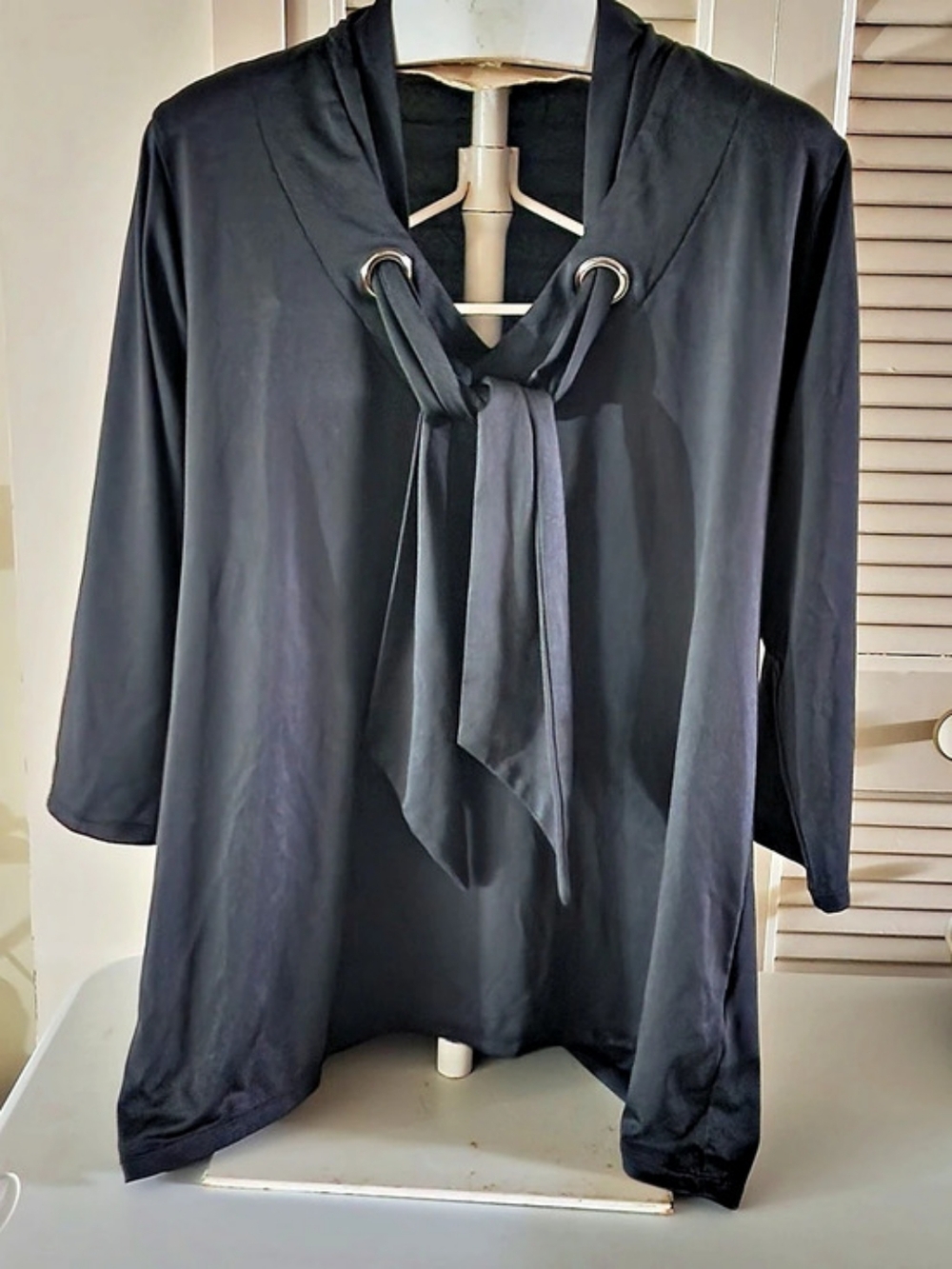 Simply Noelle Tie Front Blouse in Black L/XL Like New